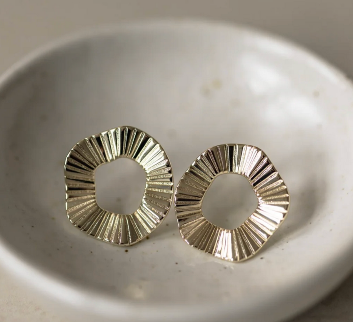 Glee Jewelry Bold Contour Earrings in gold