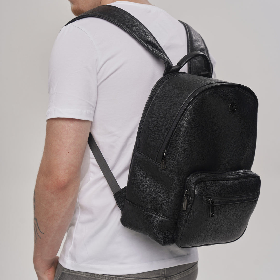 Nic Backpack lifestyle detail