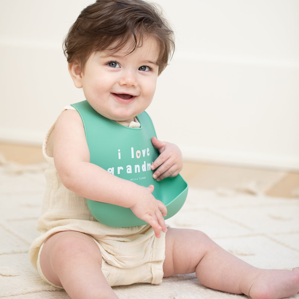 Love Grandma Wonder Bib | Bella Tunno