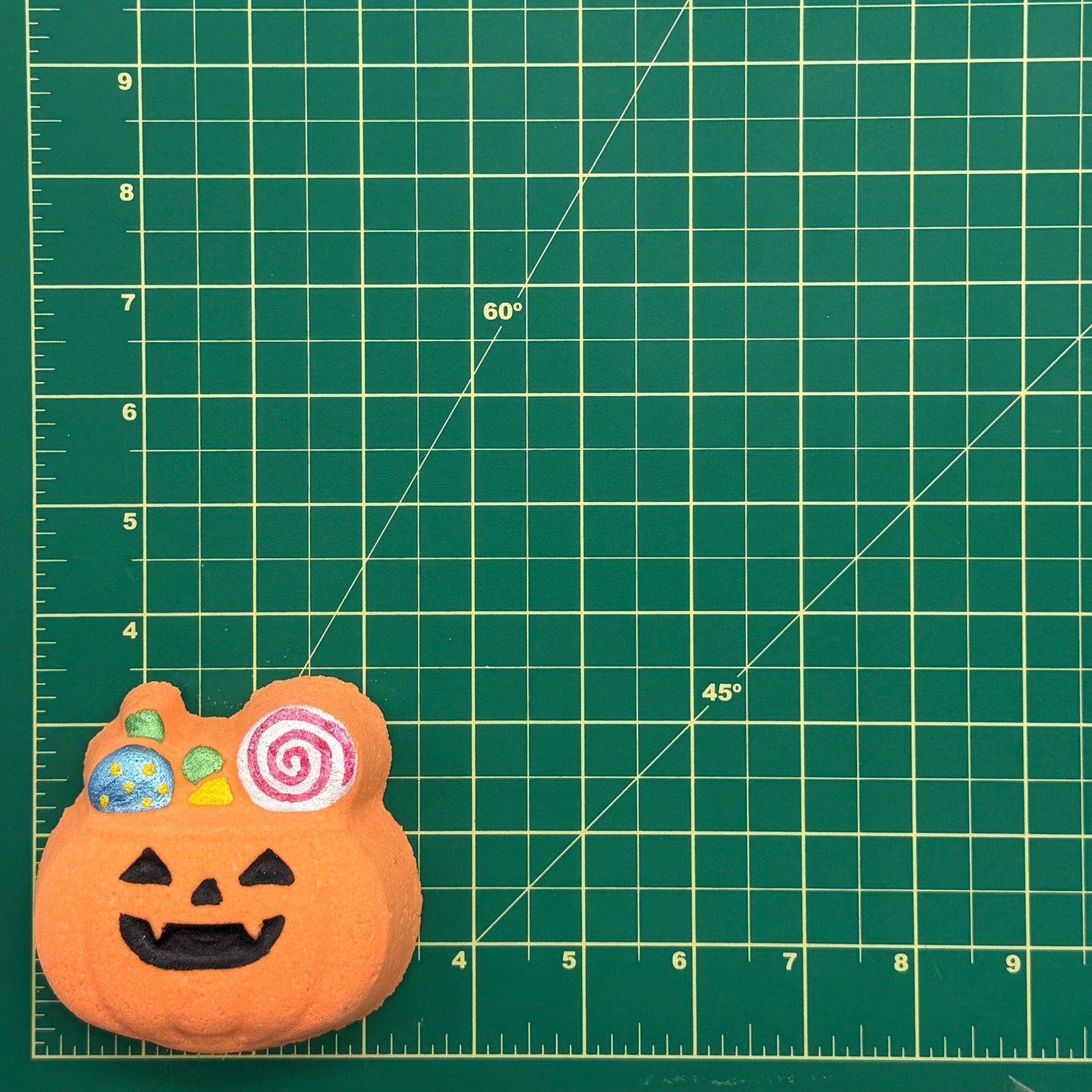 Halloween Pumpkin Treats bath bomb size reference